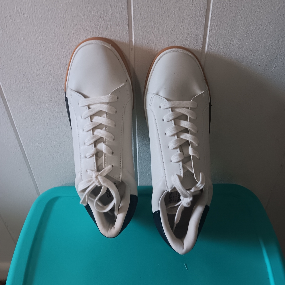 Sonoma White Athletic Sneakers with Navy Heel Accent